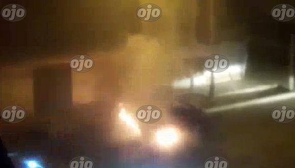 Chincha: sujetos hacen arder en llamas auto de PNP al frente de su casa (VIDEO)