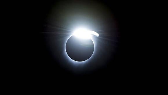 El efecto de anillo de diamantes se produjo al principio y al final de la totalidad durante un eclipse solar total. (Foto: NASA)
