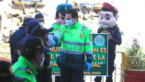 Junín: El jefe de la VI Macro Región Policial de Junín, general PNP Alejandro Oviedo venció al COVID-19 y regresa a patrullar las calles.