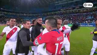 ​Chileno Gary Medel y su noble gesto con los jugadores peruanos tras derrota por 3-0 │VIDEO