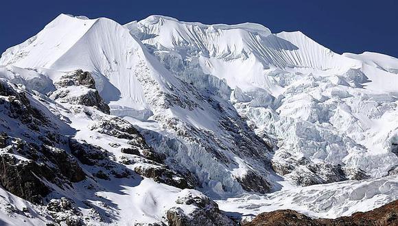 Bolivia despide en fiesta a dos trozos de glaciar con 18.000 años de historia 