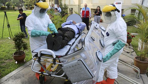 Lima 28 02 2020- O ministério da Saude do Perú faz ensaios para remoção de possiveis pacientes infectados com o Coronavírus. Treinos com tecnicos e médicos .foto Minsa