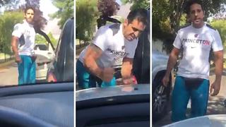 Stripper pierde el control y golpea carro de señora tras acalorada discusión (VIDEO)