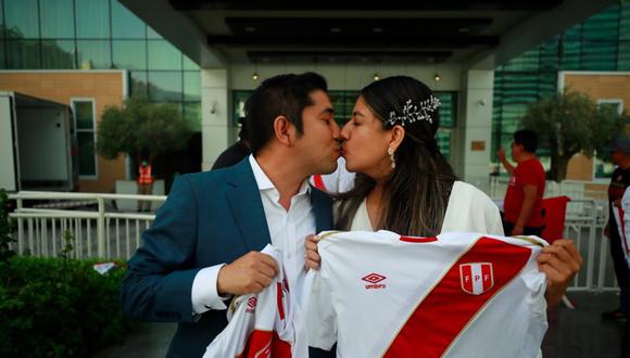Una novia llegó a la concentración de Perú para ser la cábala de Ricardo Gareca. (Foto: Daniel Apuy/GEC)