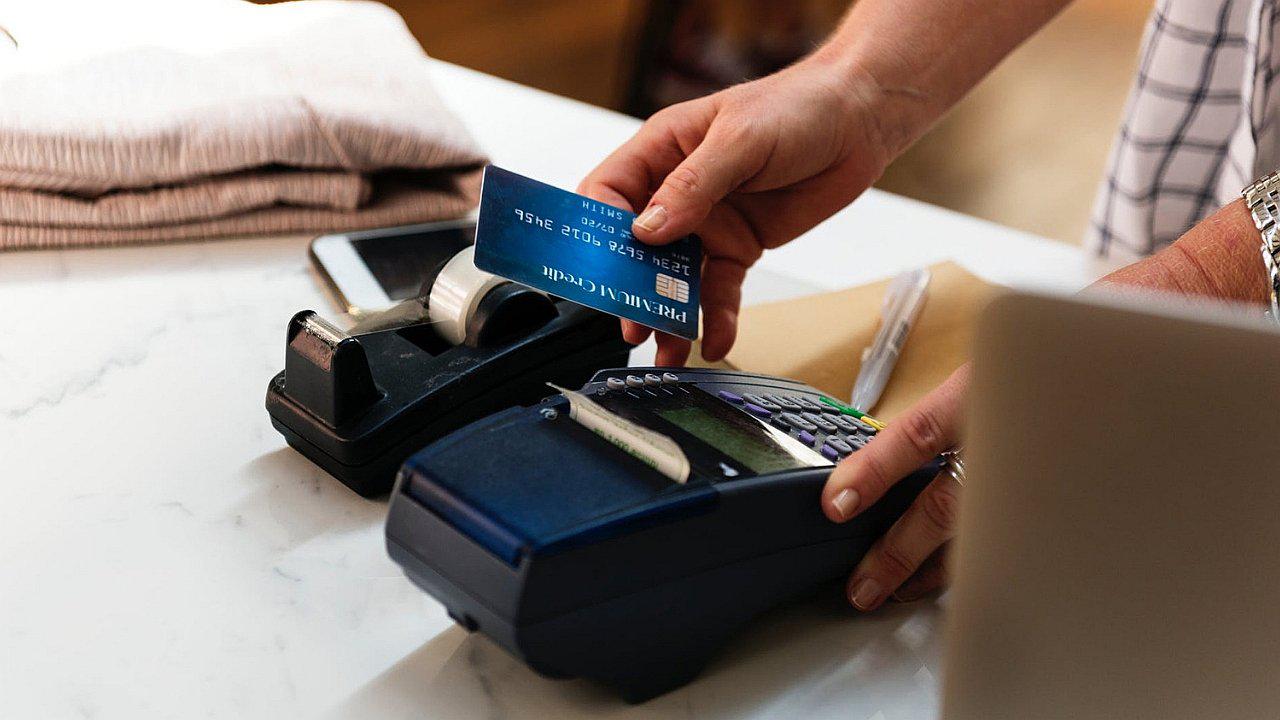 Puedes comprar hasta 80 soles con tarjetas sin colocar contraseña o firmar el voucher