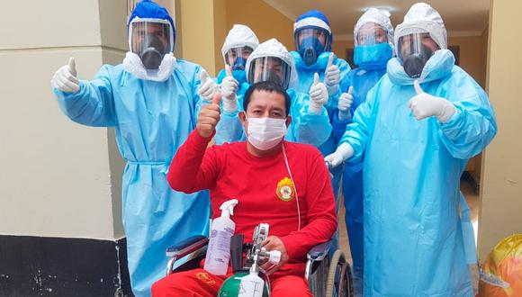 Amazonas:  el hombre de rojo recibió tratamiento oportuno con antibióticos y estuvo conectado a una máscara de reservorio. (Foto: Gore Amazonas)