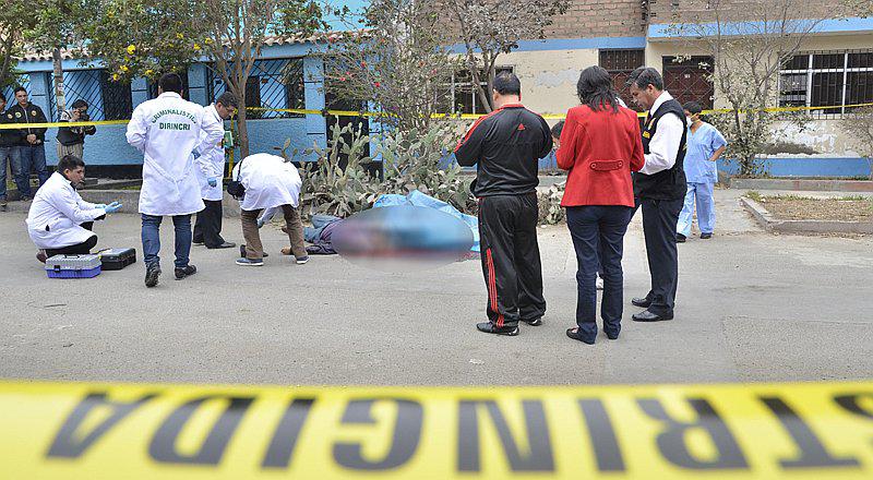 SJL: Ex policía dispara a hija por relación con hombre casado [VIDEO] 