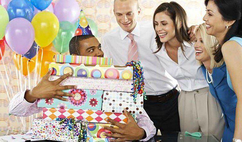 ¿Cumpleaños en la oficina? 3 creativas ideas para sorprender a tu compañero 