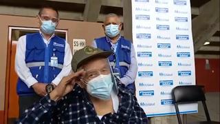 Áncash: Abuelito de 100 años y excombatiente del 41 agradeció con saludo militar tras ser vacunado | VIDEO