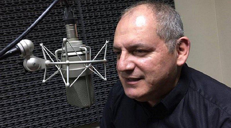 ​Álamo Pérez Luna: Lo golpean en bar y chantajean con video