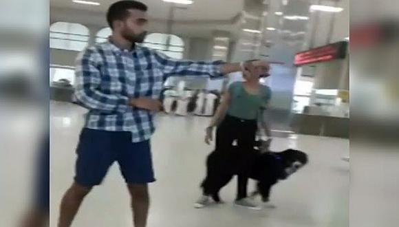 ​Pareja ataca a 5 personas por denegar entrada a su perro en Sri Lanka