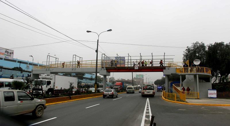 Municipalidad de Lima reabrió puente peatonal en la Carretera Central 