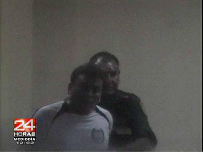 Policía atacó a familia con un cuchillo 