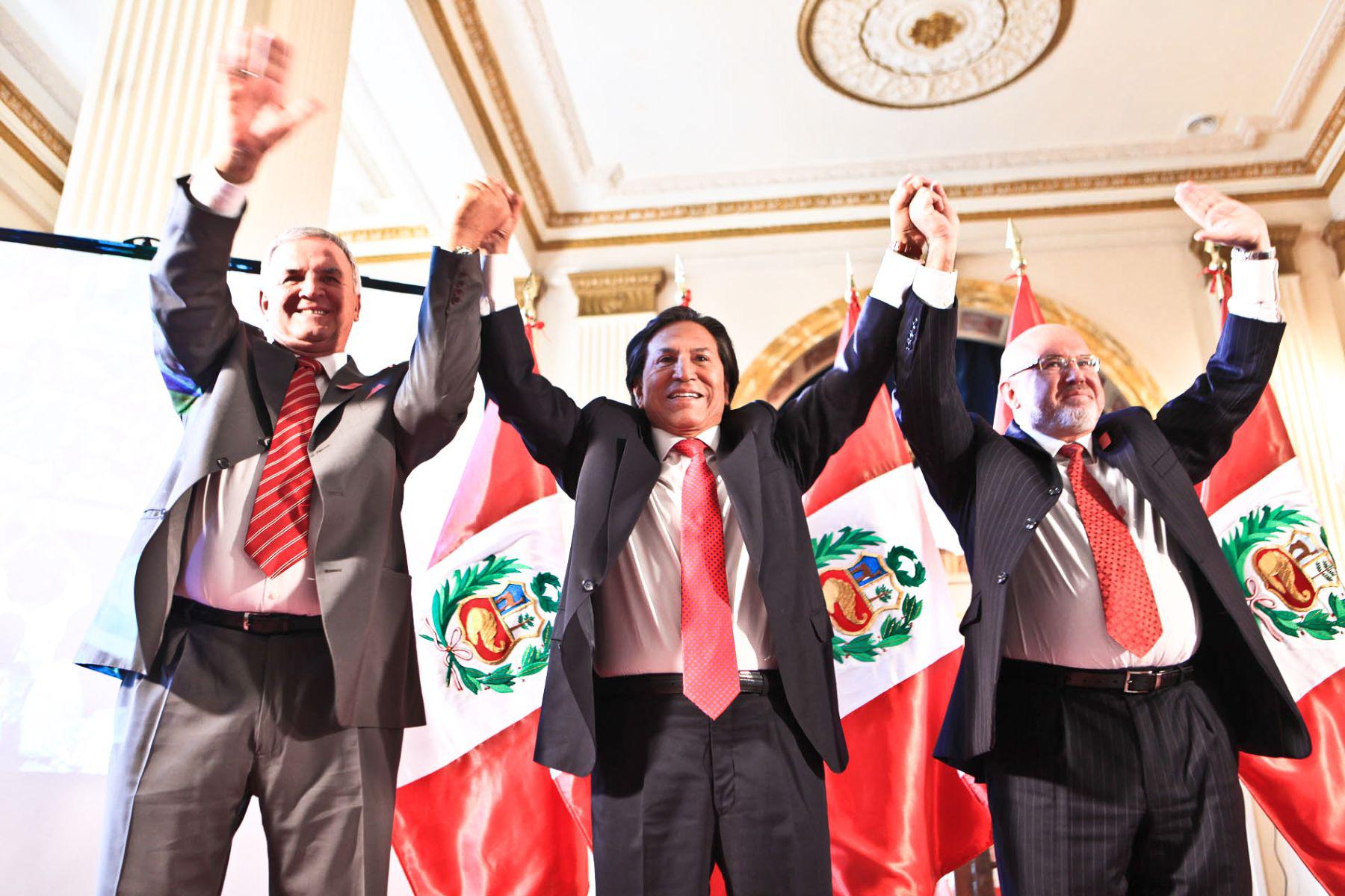 Alejandro Toledo lleva en su plancha a Carlos Bruce y Javier Reátegui