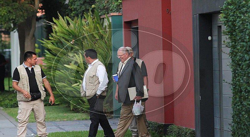 PPK reaparece tras impedimento de salida y allanamiento de sus casas (FOTOS)