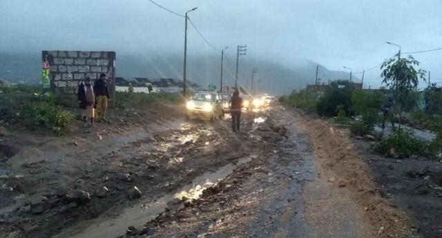 Arequipa: Se registraron varios deslizamiento de lodo y piedras en diferentes puntos de la ciudad (GEC)