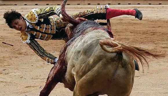 Andrés Roca Rey: torero peruano quiere matar a toro y es corneado