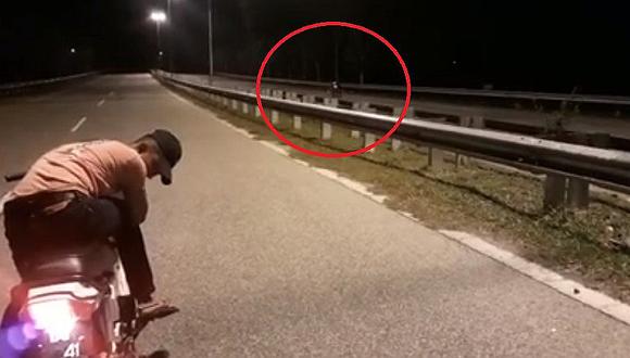 Facebook: difunden video de moto con conductor 'fantasma' y se hace viral