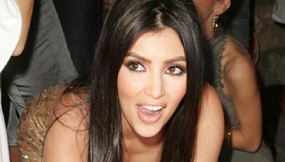 Kim Kardashian se toma foto desnuda para mostrar embarazo  