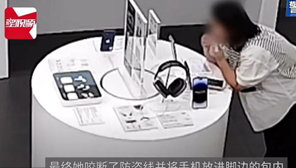 Mujer muerde el cable para robar el costoso celular con que escapó.