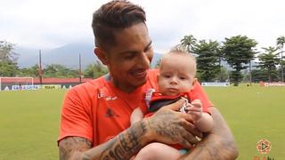 Paolo Guerrero recibió inesperada visita y conoció a su tocayo (VIDEO)