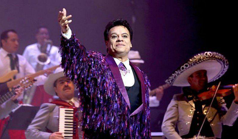 ¡El gran vestuario de Juan Gabriel! ¡Desde trajes formales a hermosas piezas de 5 mil dólares! [FOTOS]