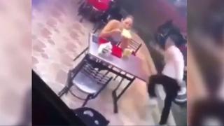 Joven es abandonada por su novio en una pizzería cuando dos ladrones ingresan a robar | VIDEO