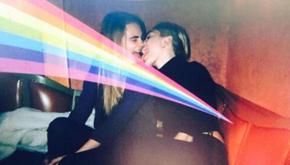 Miley Cyrus ahora se besa con mujeres [FOTO Y VIDEO]