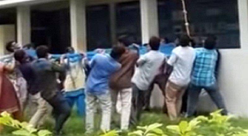 Joven universitaria muere al caer desde el tercer piso durante simulacro (FOTOS)