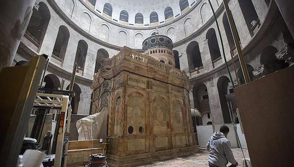 La Tumba de Jesucristo restaurada luce en Iglesia del Santo Sepulcro 