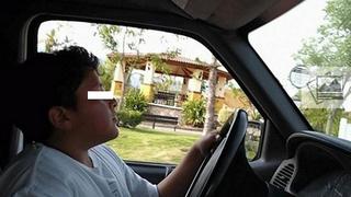 Niño de 11 años "roba" el auto de sus padres y ¡conduce como en sus videojuegos!