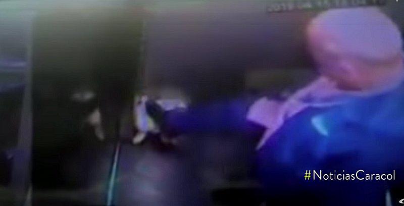 Cámara capta a funcionario golpear sin piedad a un perro dentro de ascensor (VIDEO)