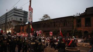 Pedro Castillo: Simpatizantes de Perú Libre se movilizaron hasta el frontis del Congreso | FOTOS