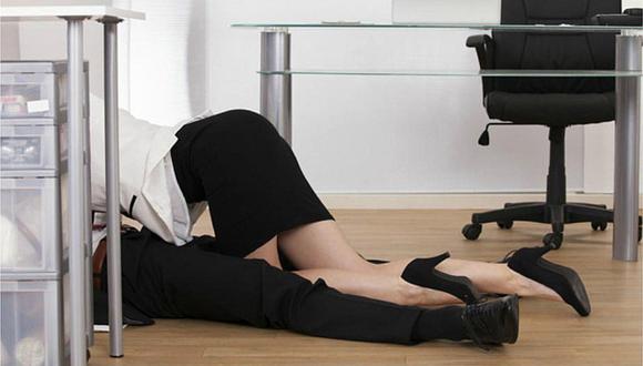 ¡Wow! 10 tips para no ser captado al tener sexo en la oficina