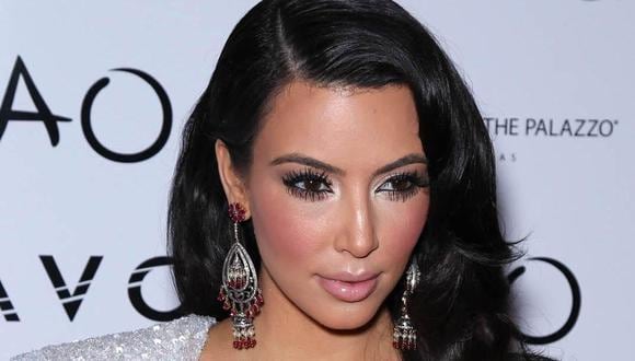 Estrella de televisión Kim Kardashian dio a luz a una niña con cinco semanas de adelanto