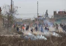 Arequipa: evacuan a pasajeros y cierran aeropuerto tras enfrentamientos entre manifestantes y policías 