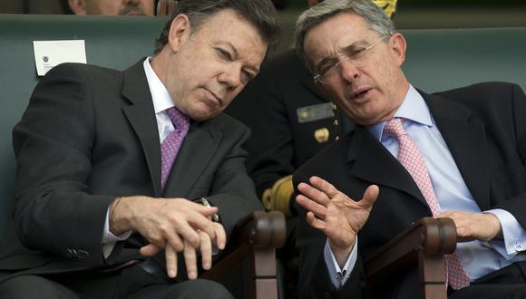 Como con Uribe, paramilitares asesinan en gobierno de su ahijado Santos