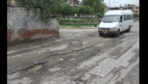 Huecos y grietas en pistas dejan lluvias en Arequipa (GEC)