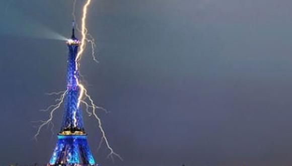  Rayo golpea la torre Eiffel