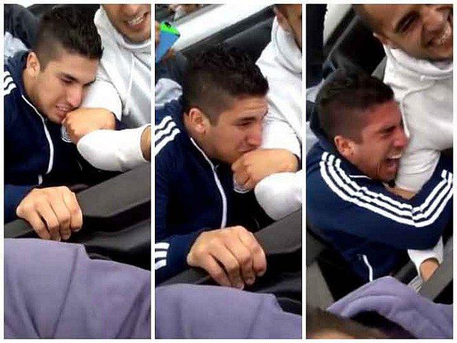 México: Joven muestra pavor, grita y se abraza de amigo en montaña rusa (VIDEO)