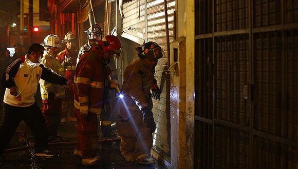 Centro de Lima: Incendio destruye tienda fotocopiadora