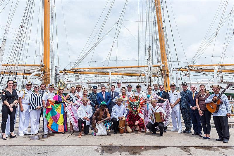​Marina de Guerra del Perú desfila por las calles de Panamá