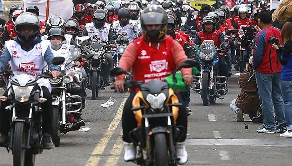 Fiestas Patrias: Motos toman Lima y la pintan de rojo y blanco