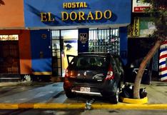 Trujillo: Chofer en aparente estado de ebriedad choca su vehículo contra un hostal