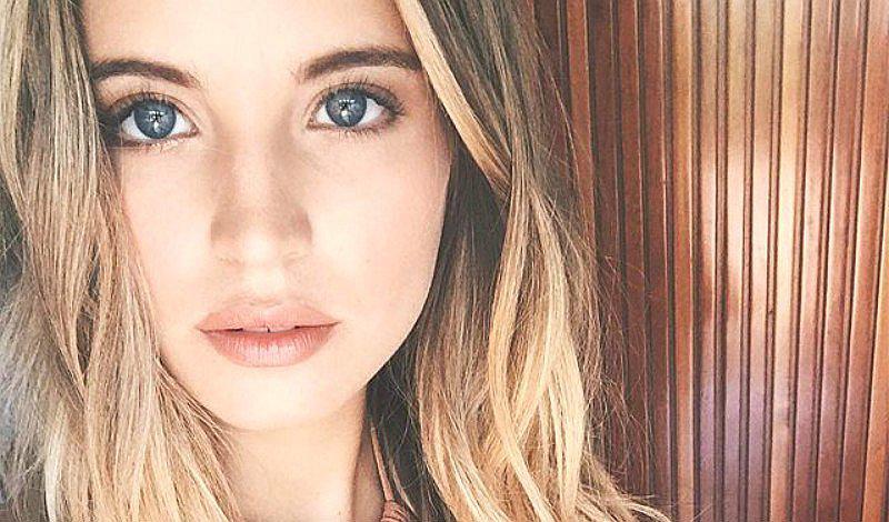 Las botas brillosas de Flavia Laos que roban miradas 