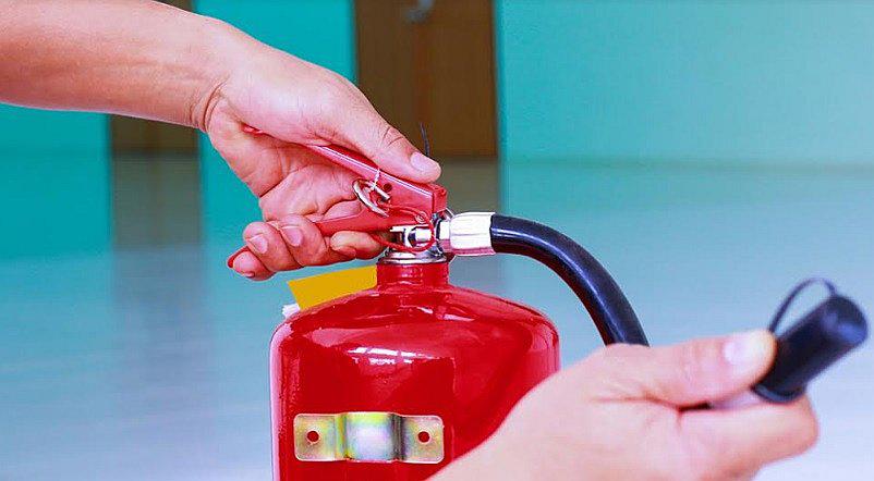 ¿Cómo se debe usar un extintor? Apréndelo en solo seis pasos