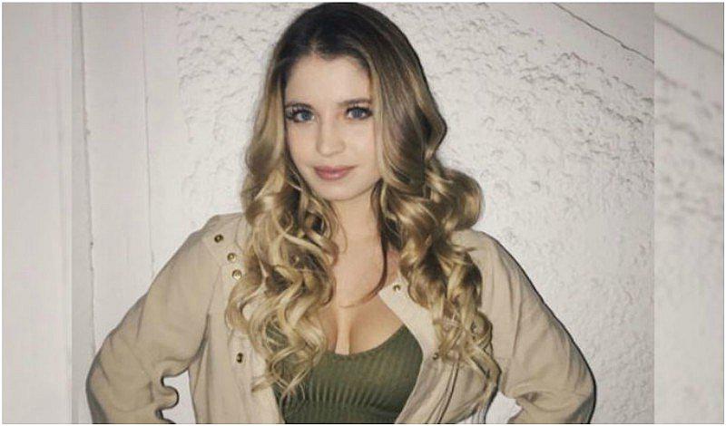 Flavia Laos luce discreto escote y cautiva a usuarios en Instagram