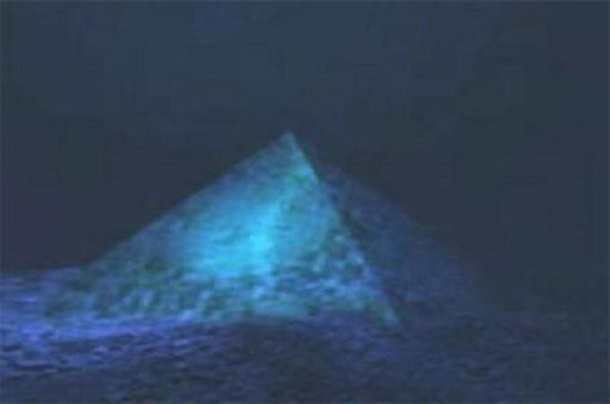 Descubren pirámide bajo el océano 