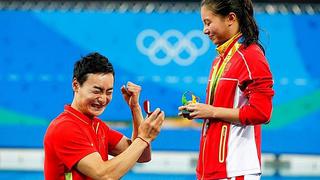 Río 2016:  Saltadora china gana medalla  y su novio le pide matrimonio así [VIDEO] 
