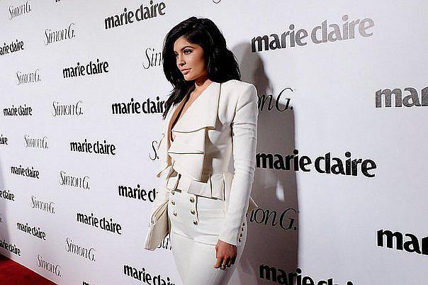 Fans de K​ylie Jenner enloquecieron por su mini vestido dorado 
